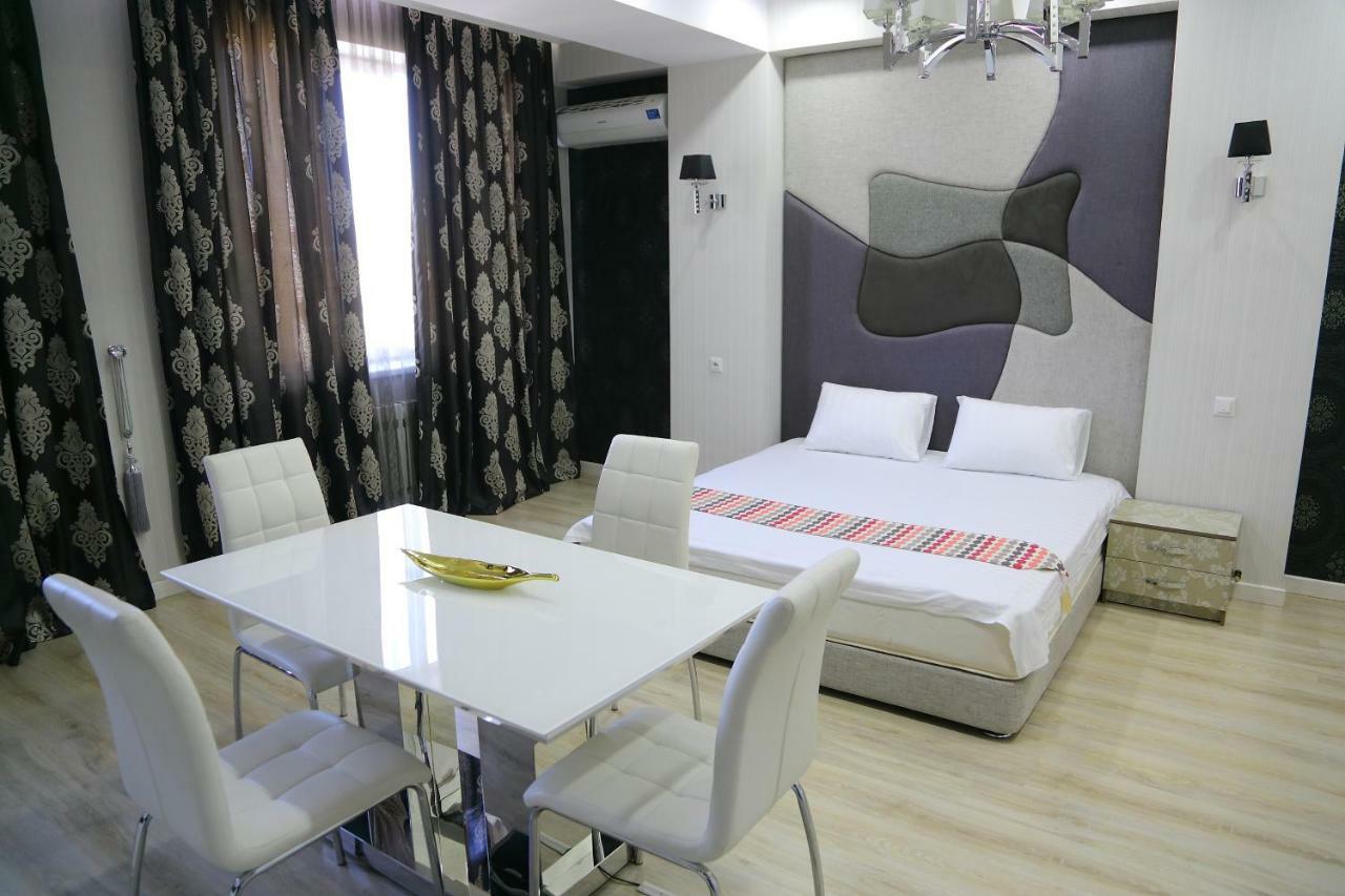 Lux Bishkek Apartment Luaran gambar